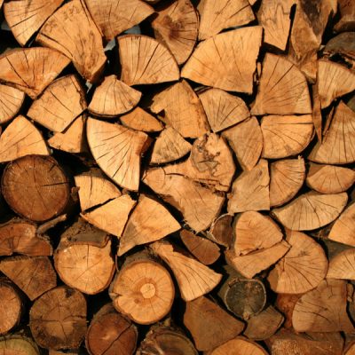 Verantwortungsbewusst handeln, trockenes und sauberes Holz verwenden